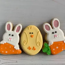 Conejito De Pascua Y Galletas De Azúcar De Pollo