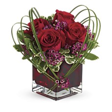 Ramo de dulces pensamientos con rosas rojas (estándar)