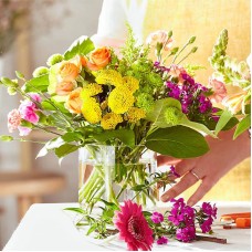 Audaz y brillante: una creación original de la floristería (estándar)