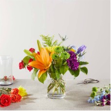 Summer Spectra - Una creación original de floristería (Estándar)