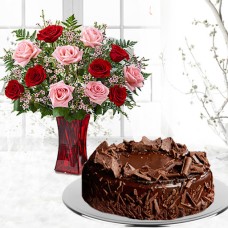 Sombras de rosa y rojo con la torta de chocolate sin harina
