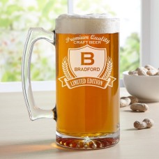 Taza de cerveza de gran tamaño con etiqueta decorativa