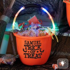 Cubo con asa iluminada para pedir dulces o trucos