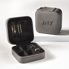 Joyero de viaje con iniciales en negrita