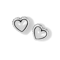 Pendientes de poste con forma de corazón pequeño y resistente, muy bonitos.