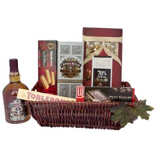 Cesta de regalo de chocolate y Chivas Regal