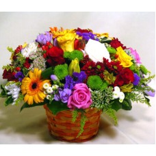 Cesta de flores brillante con rosas (mediana)