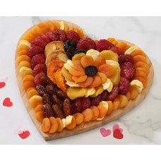 Bandeja de frutas en forma de corazón