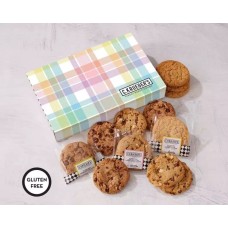Docena completa de galletas sin gluten con estampado a cuadros primaverales