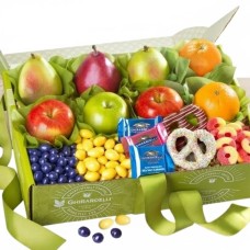 Caja de regalo de lujo con ramo de primavera de dulces y frutas