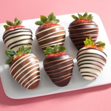 Fresas bañadas en trío de chocolate - 6 bayas