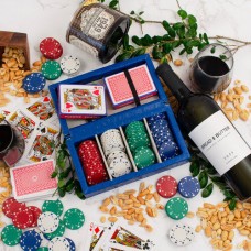 Set de regalo de póker y vino tinto para grandes apostadores