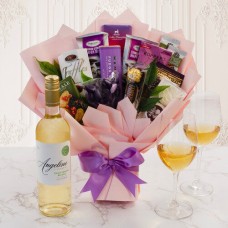 Ramo de regalo de vino blanco y bombones