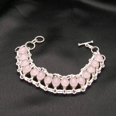 Pulsera de cadena de plata de ley y cuarzo rosa, elaborada por un artista.