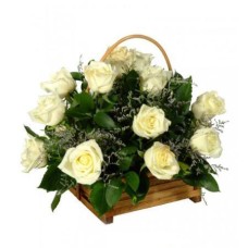12 rosas blancas cesta