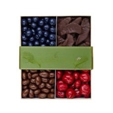 Mezcla de frutas cubiertas de chocolate