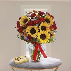 Belleza y Sabor (5 Girasoles + 8 Rosas + 8 Claveles + Margaritas).