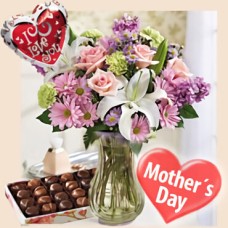 Ramo favorito de mamá (canasta de flores mixtas + caja de chocolate + globo)