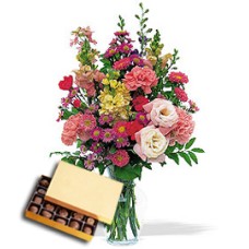 Delight Bouquet (Deluxe + Chocolates)