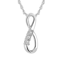 Colgante de plata de ley con corazón de diamante de 0.05 qtw