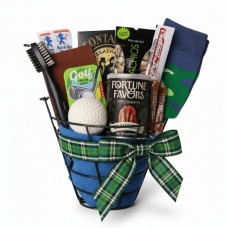 Cesta de regalo con aperitivos para golfistas
