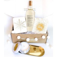 Set de regalo de vino Sauvignon Blanc y decoración de invierno de Avaline