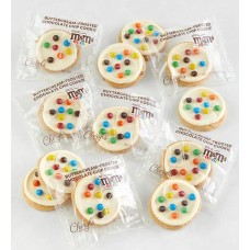 Galletas de chispas de chocolate con glaseado de crema de mantequilla hechas con M&M’S Minis Flavor Box