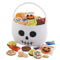 Cubo de Halloween con esqueleto y golosinas