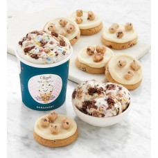 Helado de masa de galletas con forma de cupcake y galletas
