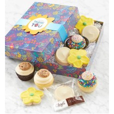 Cupcakes y galletas de agradecimiento con glaseado de crema de mantequilla
