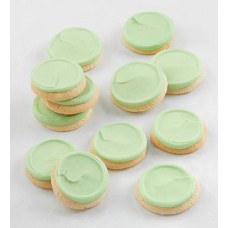 Caja de galletas con sabor a chocolate blanco y lima con glaseado de crema de mantequilla