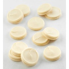 Caja de galletas de azúcar con glaseado de crema de mantequilla de vainilla