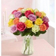 Dos docenas de rosas surtidas para el romance (con jarrón rojo, oso de peluche y globo)