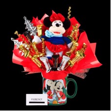 Ramo de dulces en una taza gigante de Mickey y Minnie con chocolate Toblerone