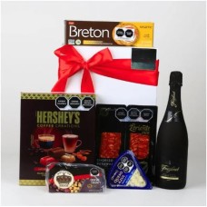 Caja de regalo con vino blanco espumoso Freixenet y más.