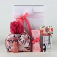 Set de bienestar "Sueño parisino": Belleza de lujo y neceser floral.