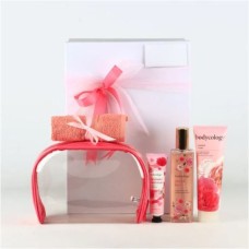 Set de productos esenciales para el cuidado corporal y neceser de viaje "Sweet Love".