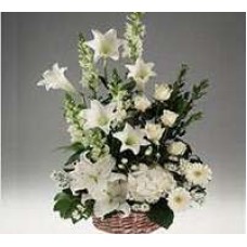 Arreglo Floral Blanco Con Lirios, Rosas Y San Vicente