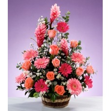 Arreglo floral con gerberas y rosas rosadas