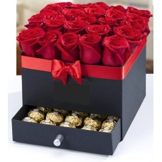 Caja con 25 Rosas y Caja Sorpresa con Ferrero