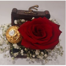 MINI BAUL CON ROSA Y FERRERO