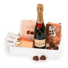 Bandeja de regalo Neuhaus con champán Moet y bombones