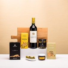 Tapas y vino tinto francés