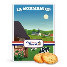 Caja metálica de estilo normando llena de galletas de mantequilla con manzana.