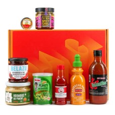 La caja de especias picantes: surtido de productos picantes.