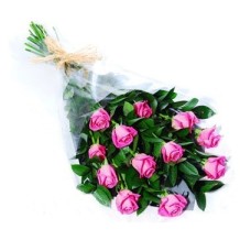 Ramo de una docena de rosas blancas