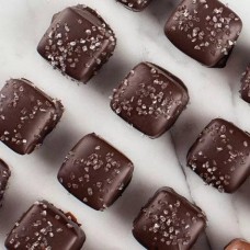 Caramelos de chocolate negro con sal marina