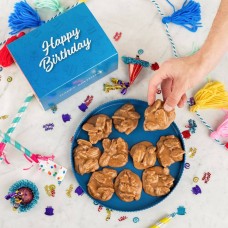 Caja de cumpleaños con los famosos pralinés de Savannah.