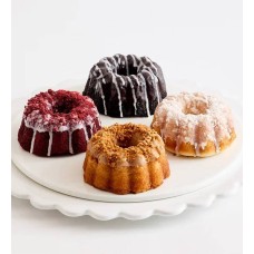 Pasteles Bundt de temporada con fresas gourmet bañadas en glaseado (Pasteles Bundt de temporada)