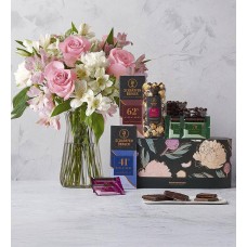 Colección de curiosidades de chocolate Scharffen Berger y ramo de flores preciosas